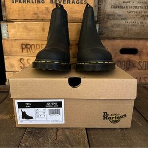 Dr. Martens Men's 2976 Chelsea Boot - US9 Men UK8 EU42
